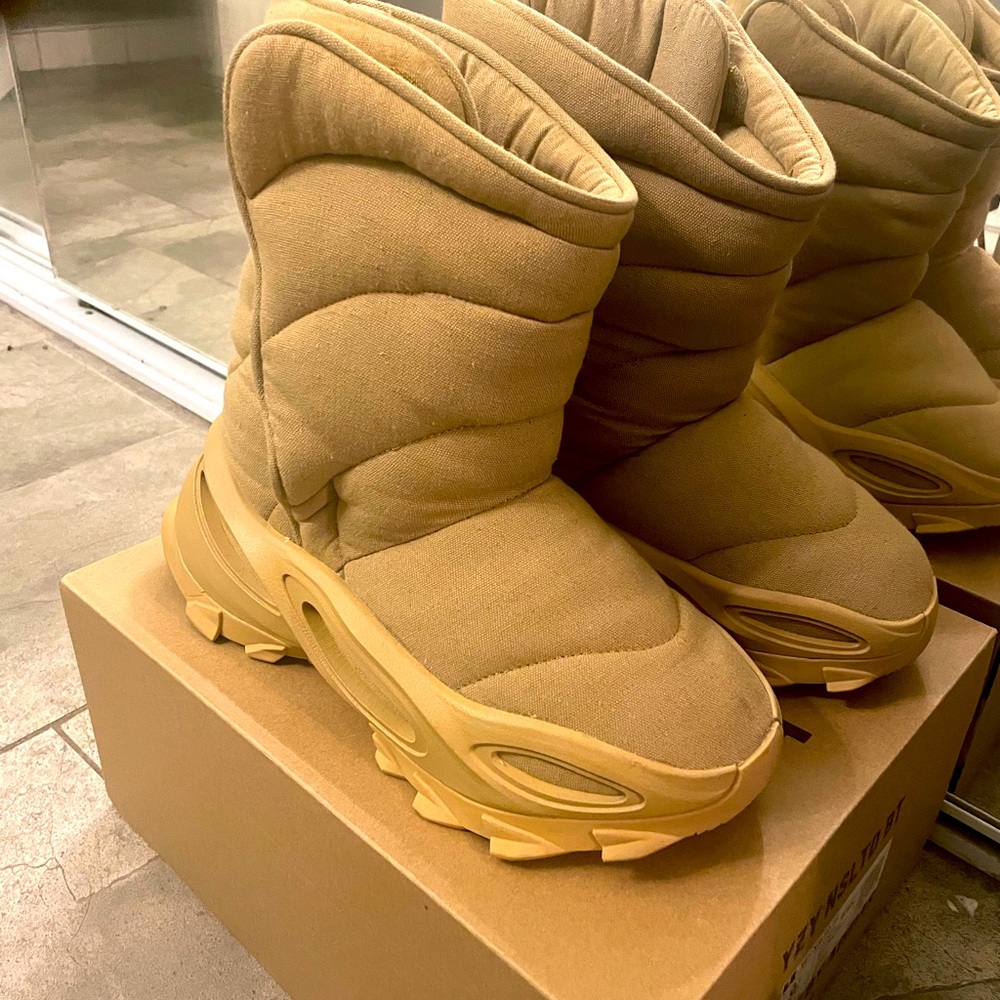(SOLD) YZY Boots
